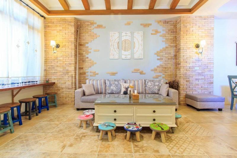 تختخواب و صبحانه Bj Classic Town