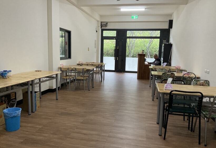 تختخواب و صبحانه Breeze Homestay