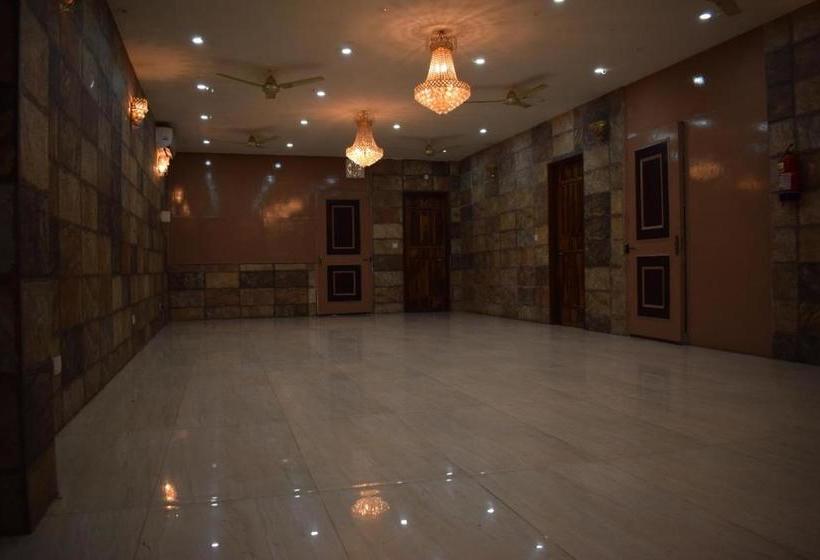 فندق Palm Tree Sector 31