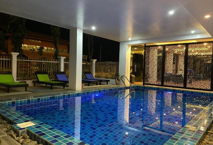 هتل Serene Premier Vangvieng