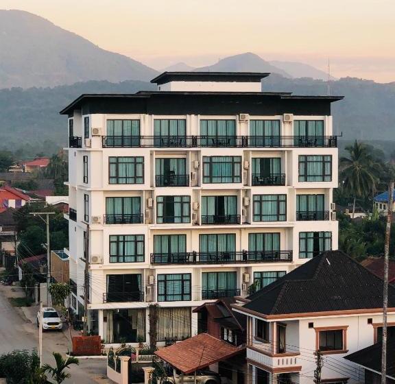 هتل Serene Premier Vangvieng