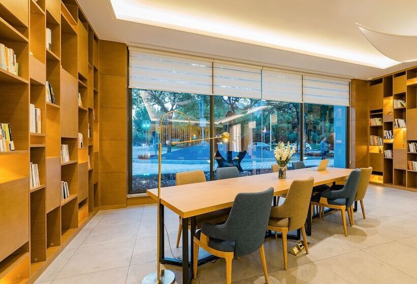 Atour Hotel Jinzhou Ave Airport Ningbo