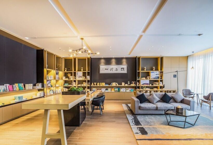 Atour Hotel High Speed Railway Station Maoming