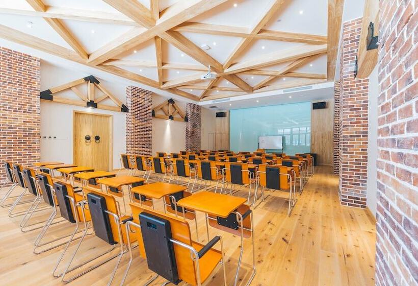 Atour Hotel High Speed Railway Station Maoming