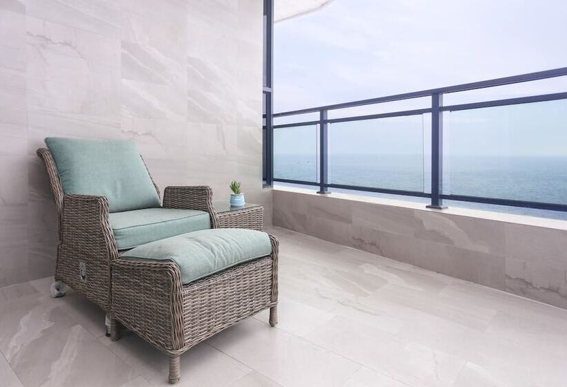Seacliff Apartment
