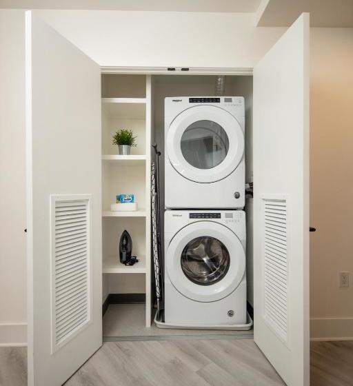 בית מלון כפרי Why Tysons Corner  Luxe Suites Greensboro Dr