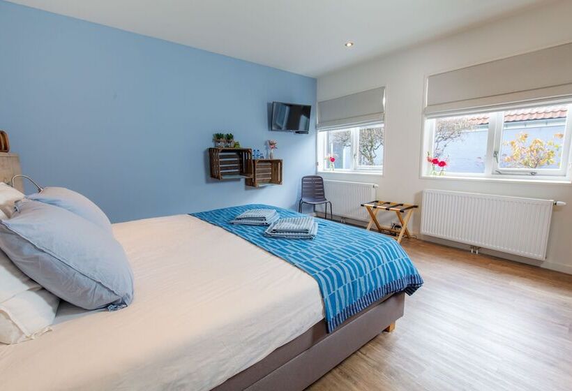 مبيت وإفطار Mid83