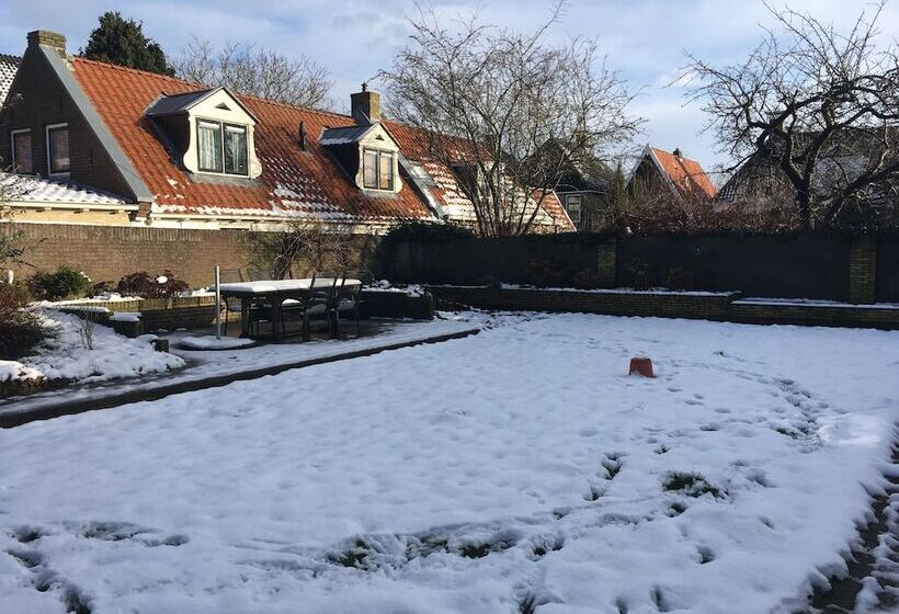 مبيت وإفطار Mid83