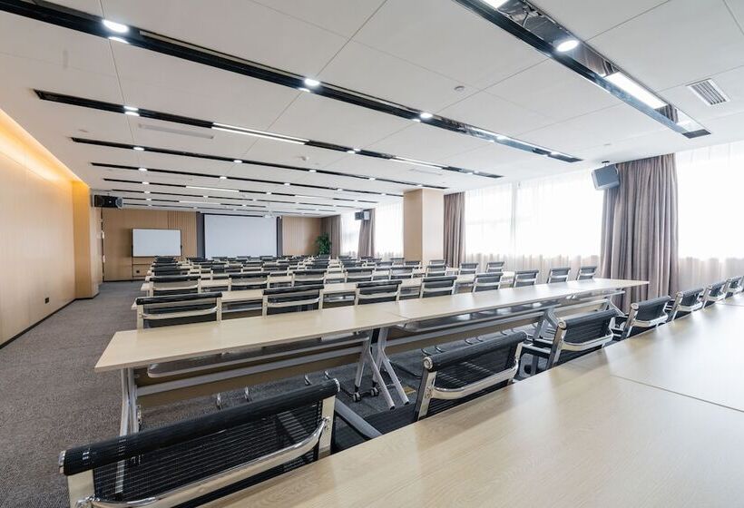 Atour Hotel Wanbang Plaza Hanzhong