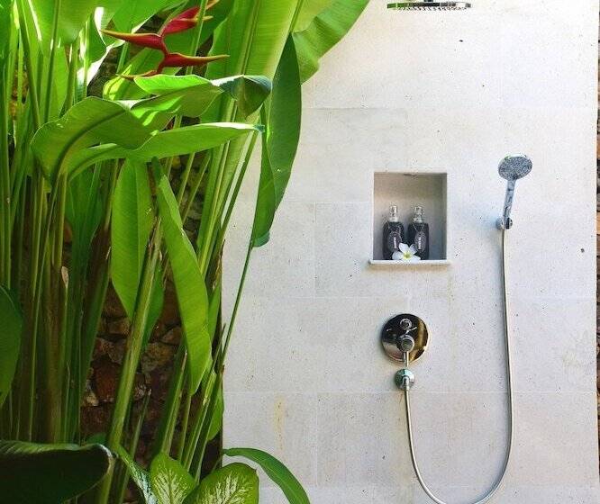 مبيت وإفطار Segara Lombok Beach Resort