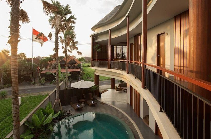 هتل Curve House Umalas