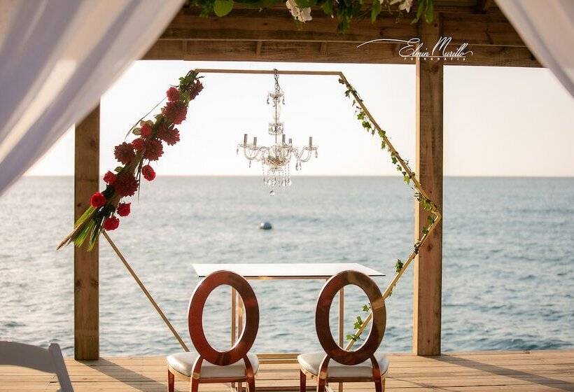 هتل La Ensenada Beach Resort  All Inclusive