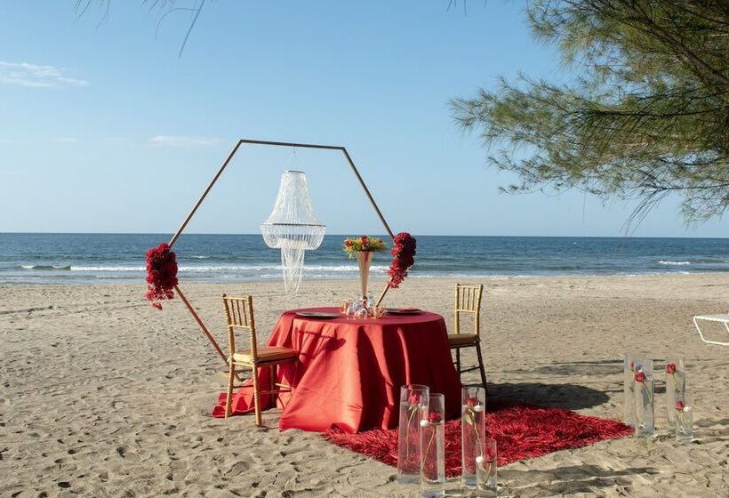 هتل La Ensenada Beach Resort  All Inclusive