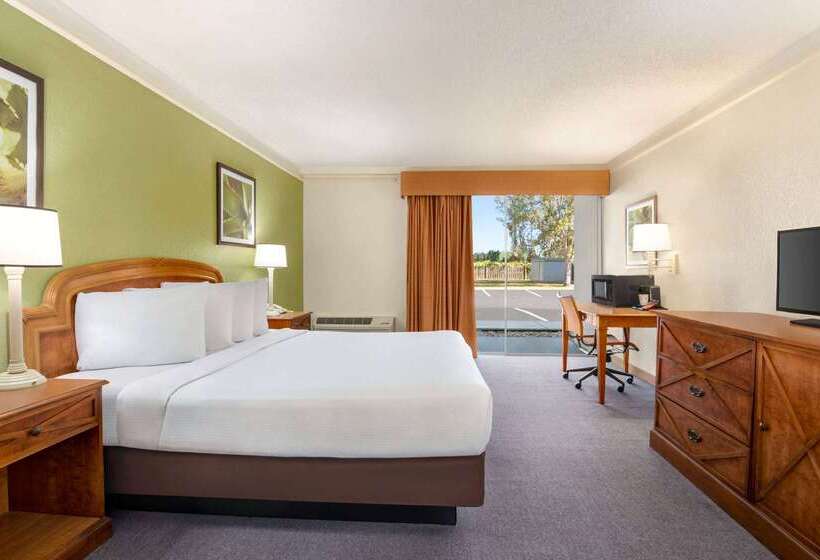 호텔 Baymont By Wyndham Daytona Beach   Intl Speedway