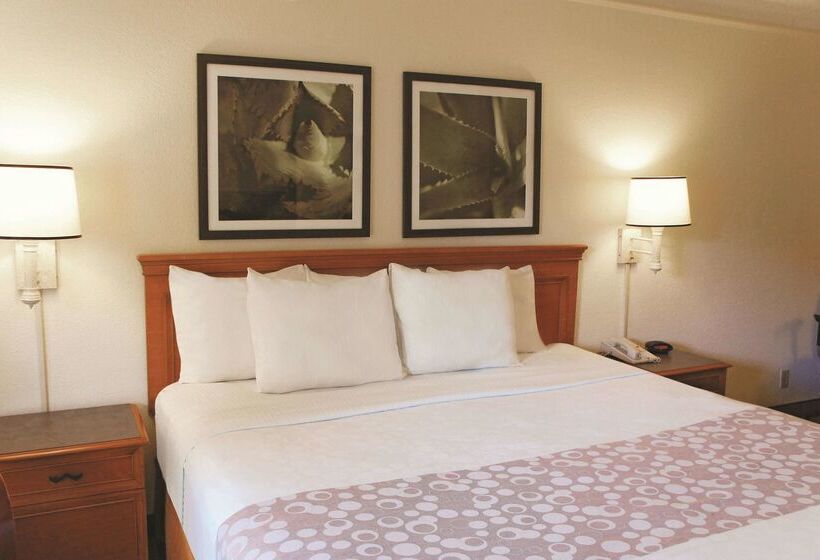 Отель Baymont By Wyndham Houston La Porte