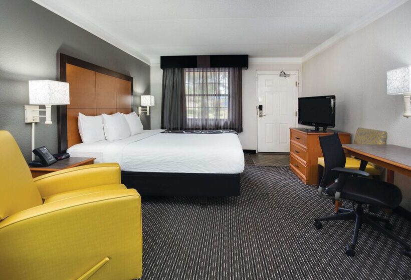 בית מלון כפרי Days Inn By Wyndham Gainesville Florida