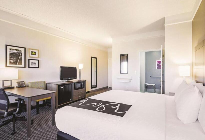 هتل La Quinta By Wyndham Austin At The Domain