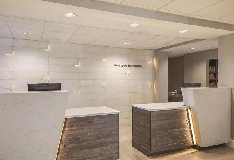 هتل La Quinta By Wyndham Austin At The Domain