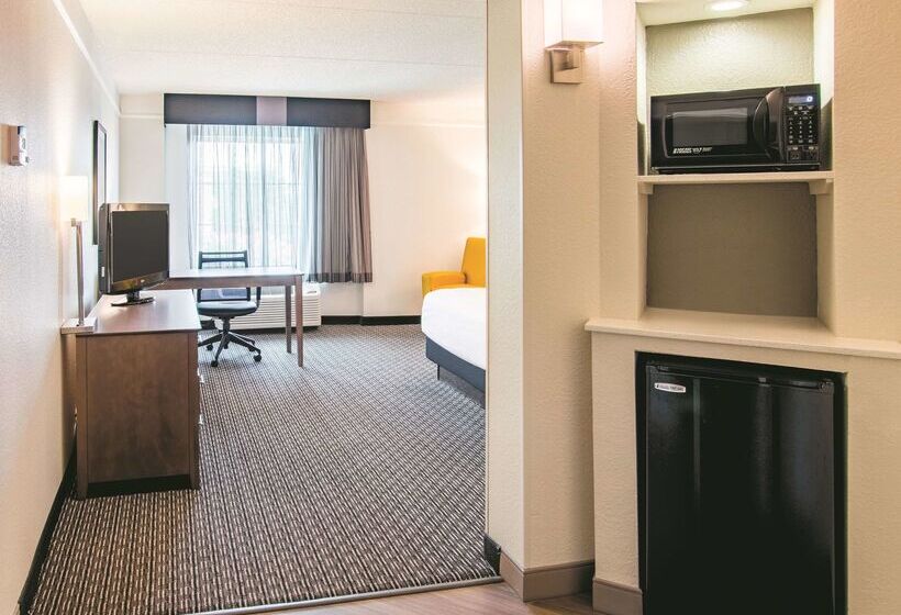 هتل La Quinta Inn & Suites By Wyndham Fort Worth City View