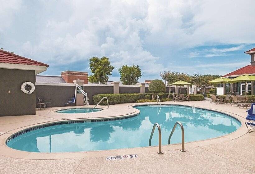 هتل La Quinta Inn & Suites By Wyndham Fort Worth City View