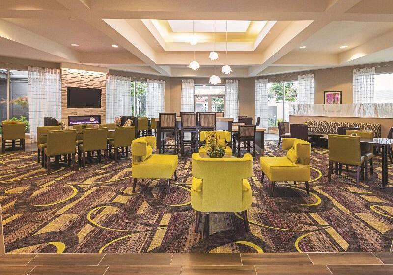 هتل La Quinta Inn & Suites By Wyndham Fort Worth City View