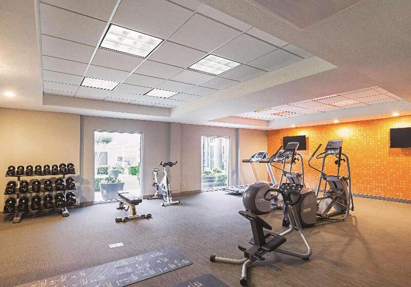 هتل La Quinta Inn & Suites By Wyndham Fort Worth City View