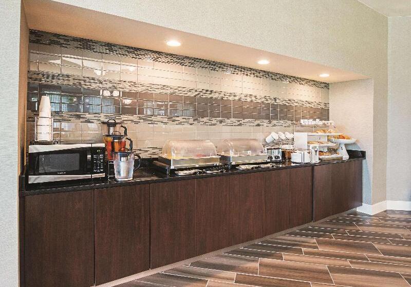 هتل La Quinta Inn & Suites By Wyndham Fort Worth City View