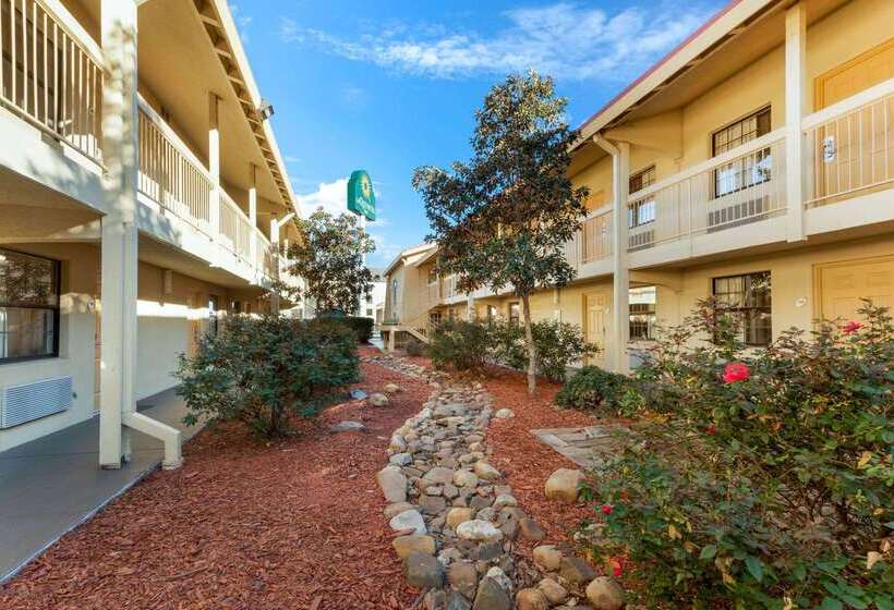 בית מלון כפרי La Quinta Inn By Wyndham Bossier City