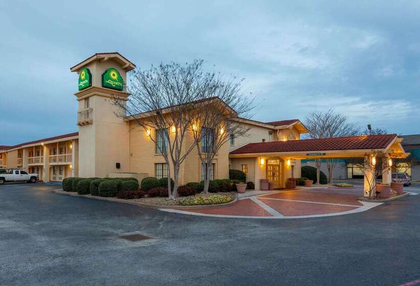 هتل La Quinta Inn By Wyndham Huntsville Research Park