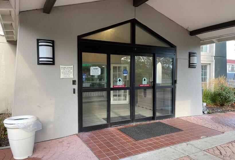בית מלון כפרי La Quinta Inn By Wyndham Indianapolis Airport Lynhurst