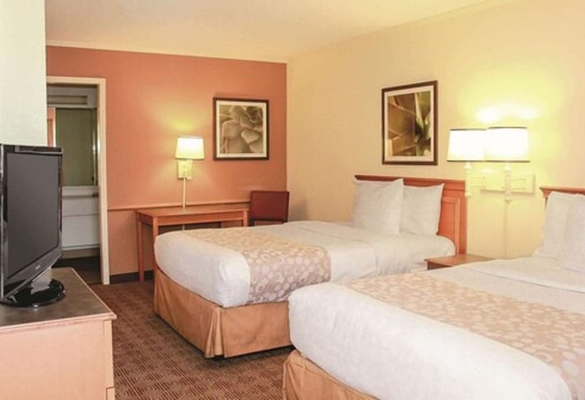 Отель Econo Lodge