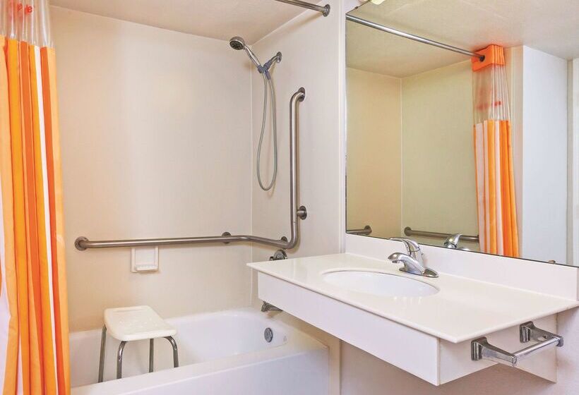 هتل La Quinta Inn By Wyndham Odessa