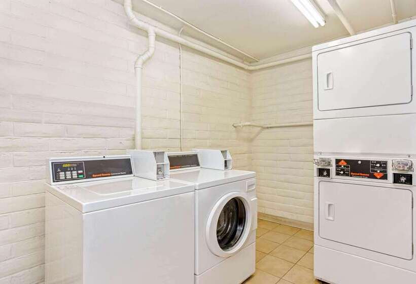 فندق La Quinta Inn By Wyndham Orlando Airport West