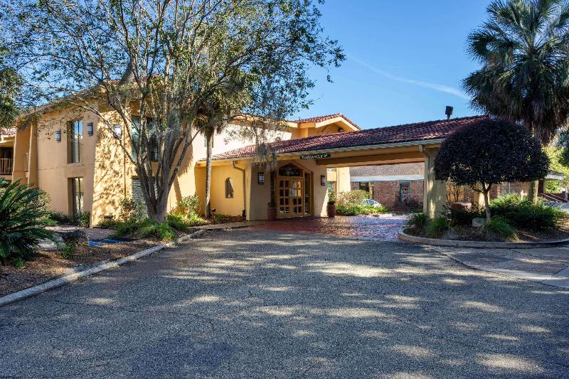 בית מלון כפרי La Quinta Inn By Wyndham Tallahassee North