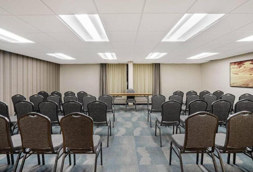 فندق La Quinta By Wyndham Columbus Ms