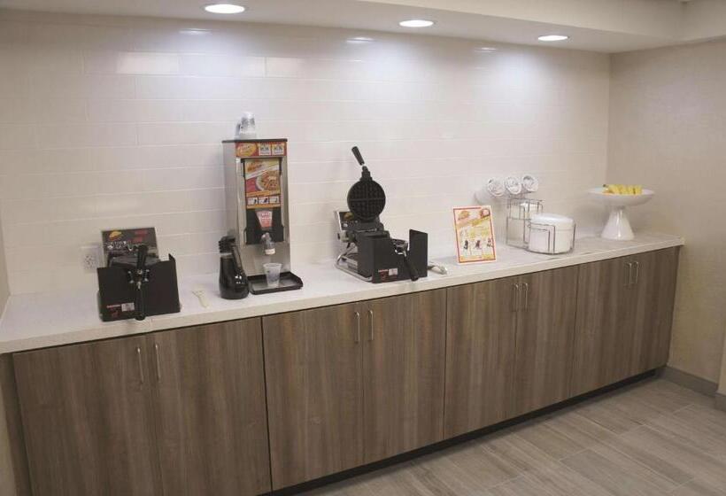 فندق La Quinta By Wyndham Columbus Ms