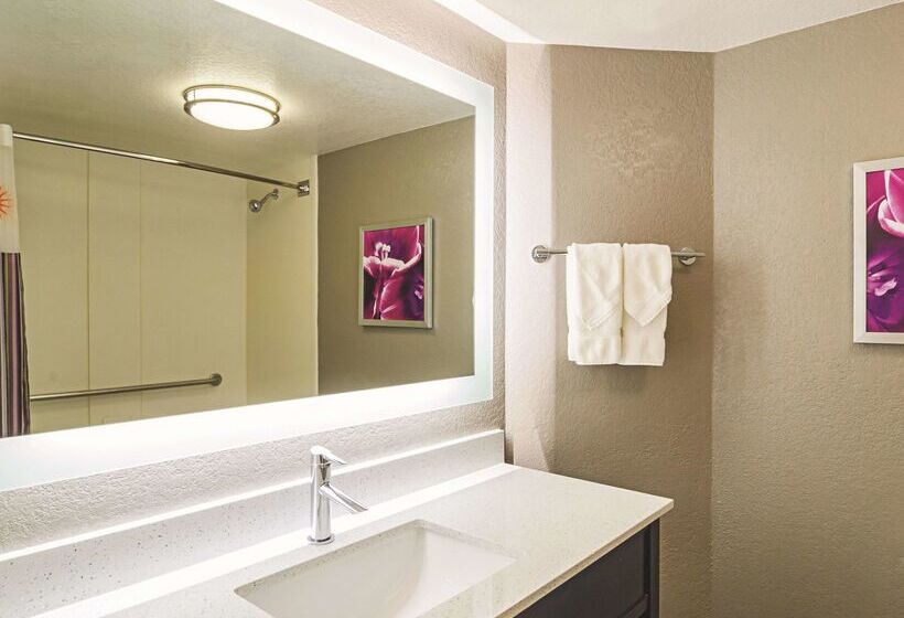 هتل La Quinta By Wyndham Denver Airport Dia