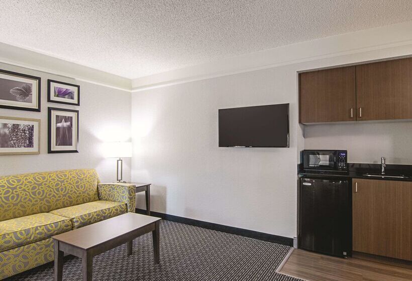 هتل La Quinta By Wyndham Denver Airport Dia