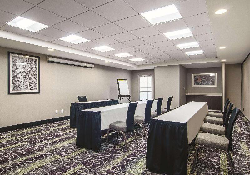 هتل La Quinta By Wyndham Denver Airport Dia