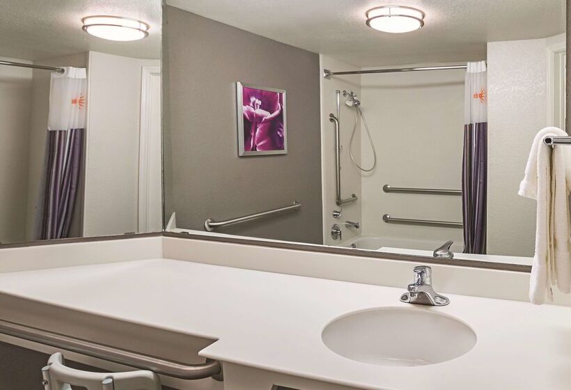 هتل La Quinta By Wyndham Fort Worth North