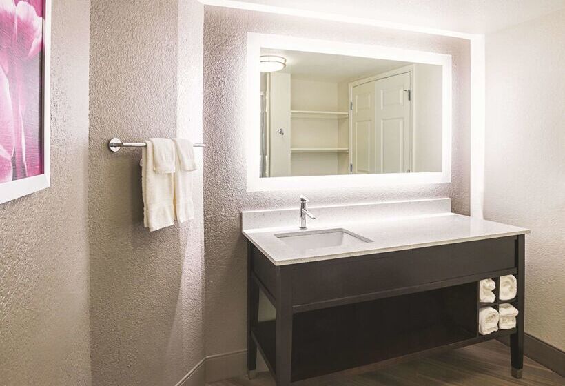 هتل La Quinta By Wyndham Fort Worth North