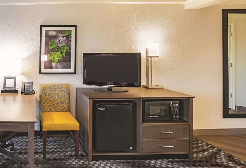 هتل La Quinta By Wyndham Fort Worth North