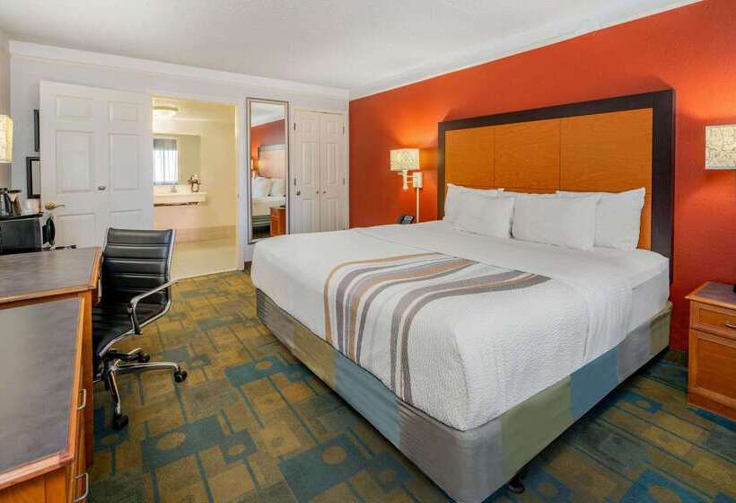 هتل La Quinta Inn & Suites By Wyndham Irvine Spectrum