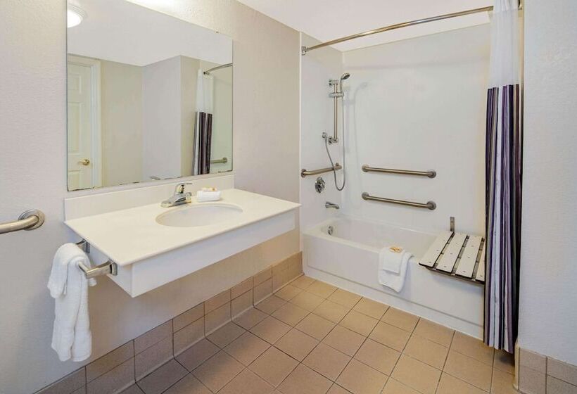 هتل La Quinta Inn & Suites By Wyndham Irvine Spectrum