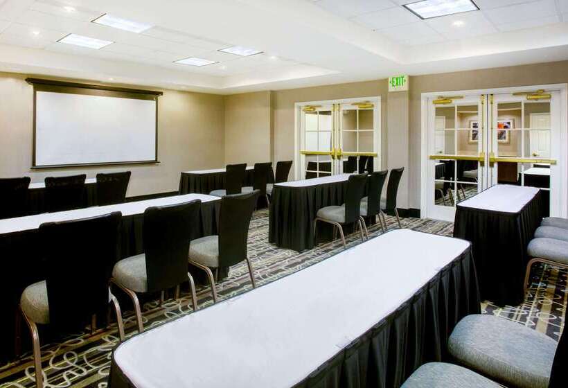 هتل La Quinta By Wyndham St. Louis Westport