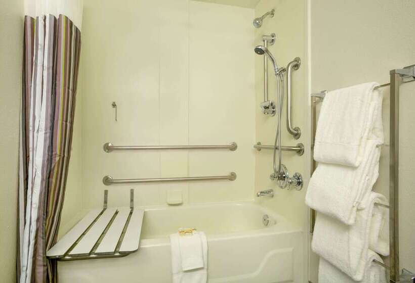 هتل La Quinta By Wyndham St. Louis Westport