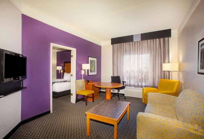 هتل La Quinta By Wyndham St. Louis Westport