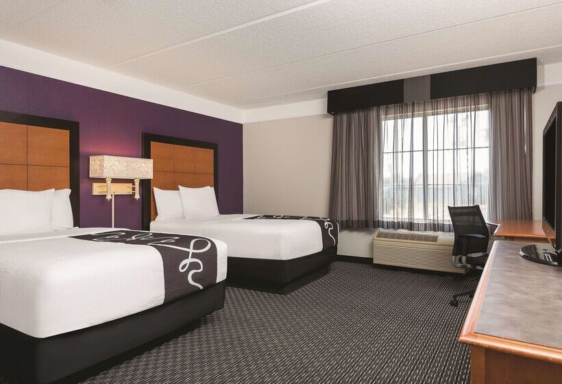 هتل La Quinta Inn & Suites By Wyndham University Area Chapel Hill