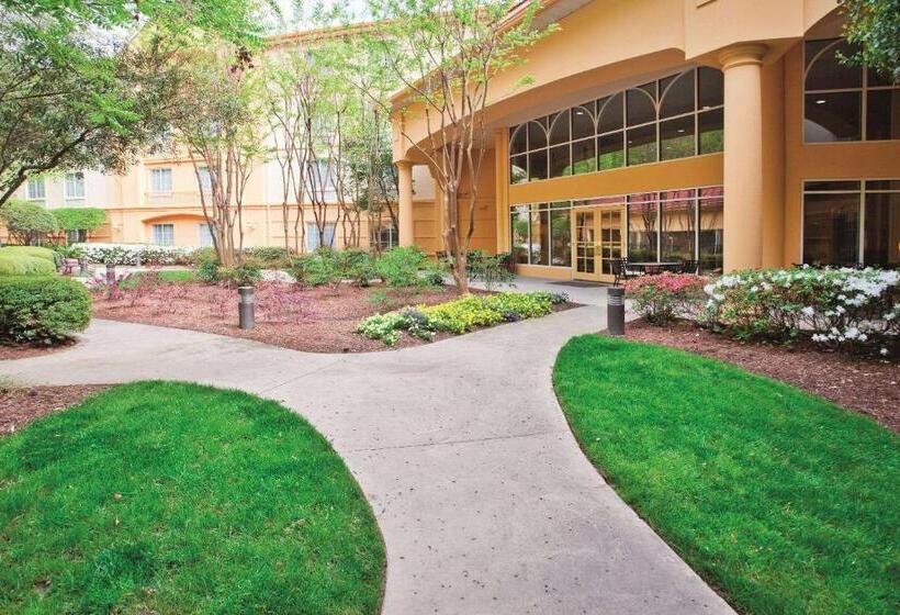 هتل La Quinta Inn & Suites By Wyndham University Area Chapel Hill