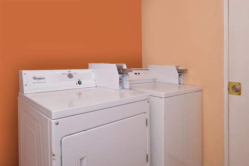 בית מלון כפרי Laguna Inn And Suites